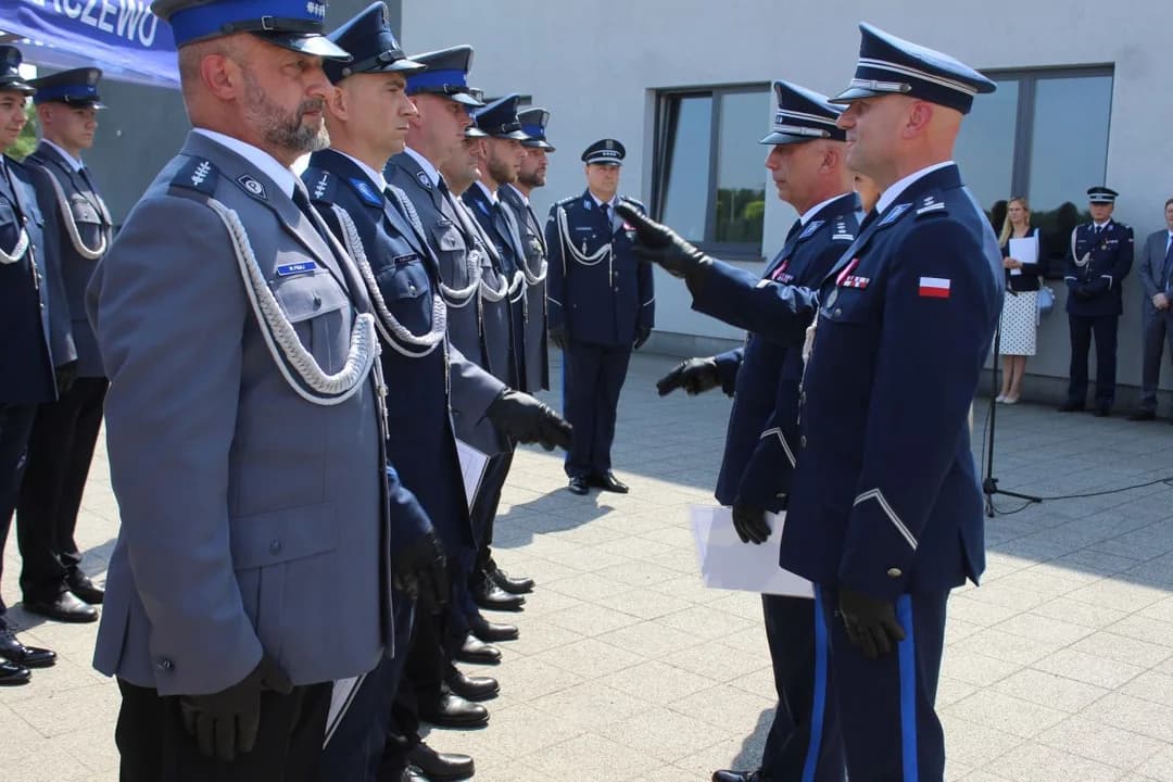 Święto Policji w Jarocinie. Policjanci odebrali awanse, padła ważna zapowiedź na 2027 rok