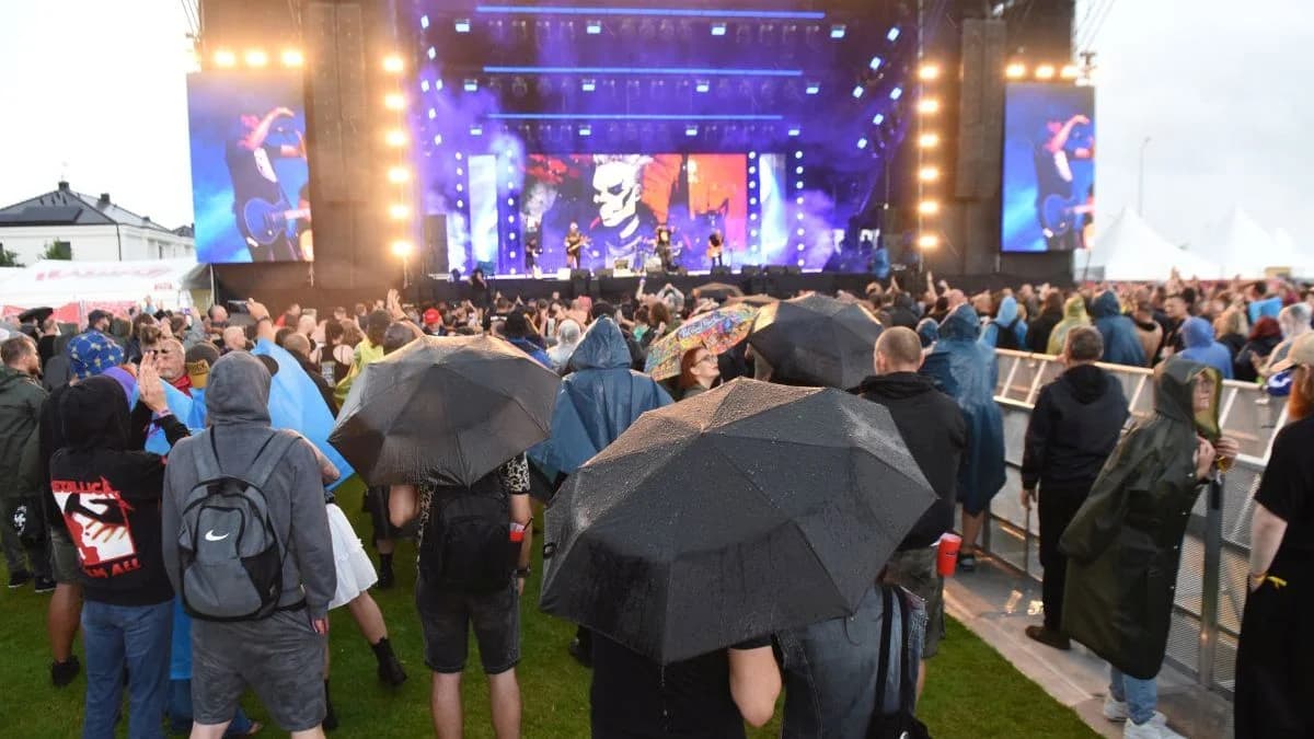 Tak bawiliście w błocie i deszczu podczas pierwszego dnia Jarocin Festiwal 2026