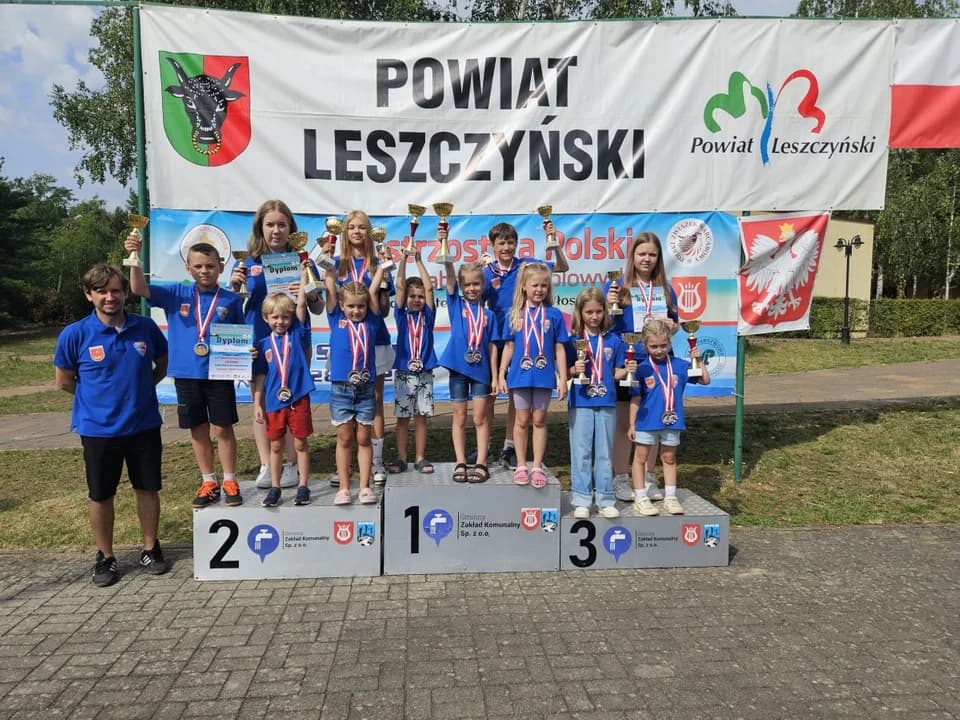 Zawodnicy UKS Komorzanka Komorze zrobili rekordowy wynik. Nigdy do tej pory nie zdobyli tylu medali [ZDJĘCIA] — zdjęcie 3 z 11