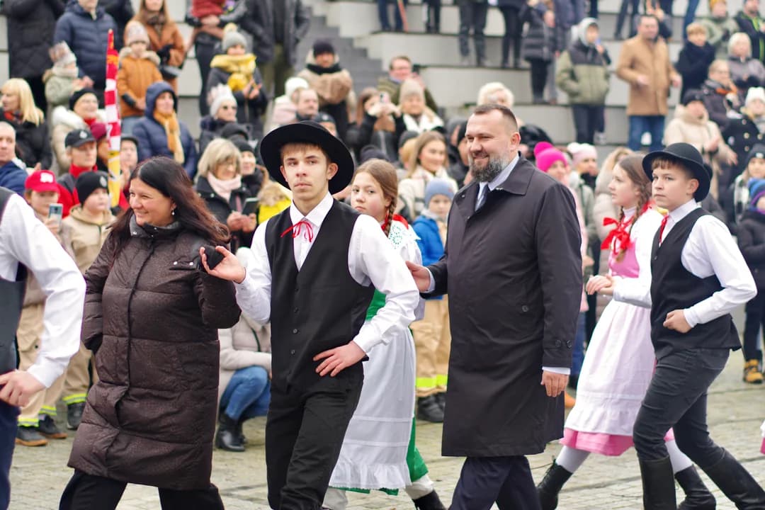 Oryginalnym akcentem Orszaku w Żerkowie jest odtańczenie poloneza. Wśród tańczących znalazła się między innymi poseł na sejm Lidia Czechak.
