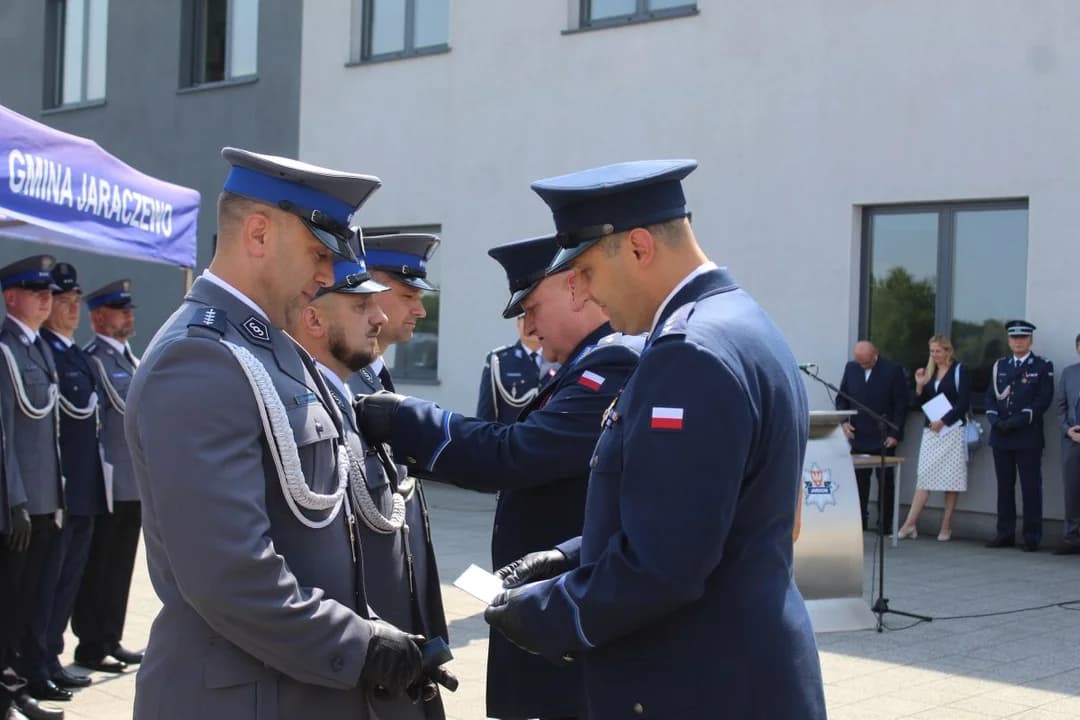 Święto Policji w Jarocinie. Policjanci odebrali awanse, padła ważna zapowiedź na 2027 rok