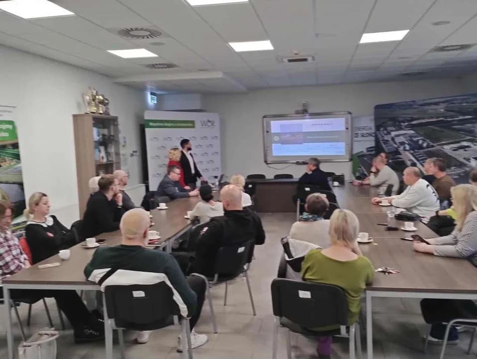 Przewodniczący osiedli i sołtysi z gminy Jarocin w WCR-ze — zdjęcie 4 z 42