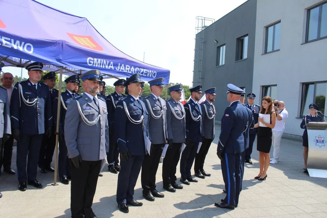 Święto Policji w Jarocinie. Policjanci odebrali awanse, padła ważna zapowiedź na 2027 rok