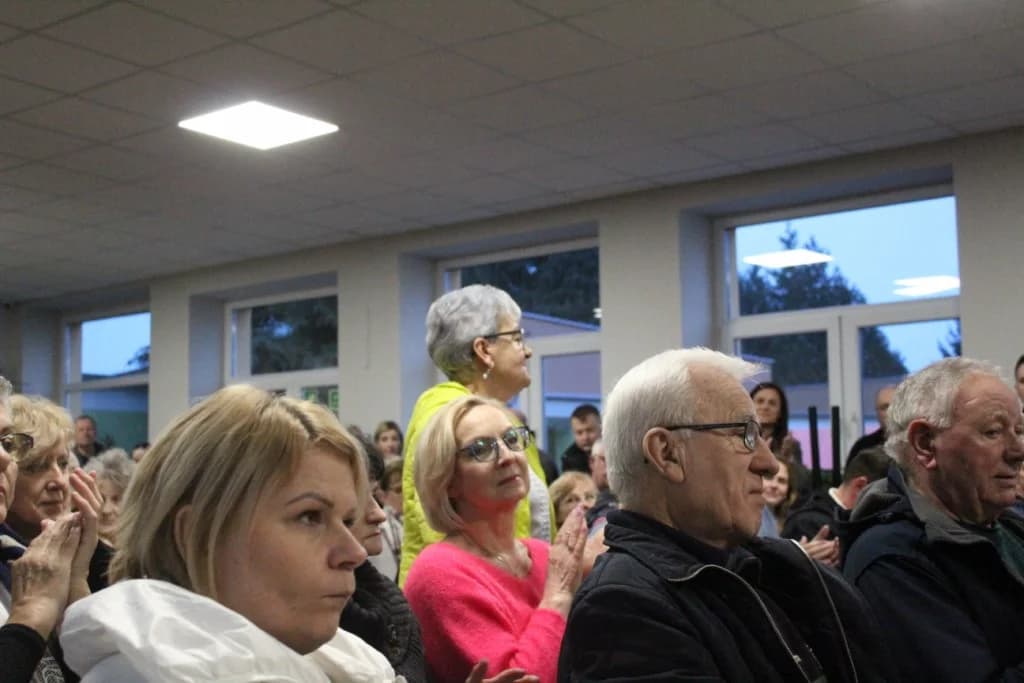 Zebranie w sprawie domniemanej inwestycji pod Witaszycami. Będzie chlewnia na Podlesiu? — zdjęcie 2 z 46