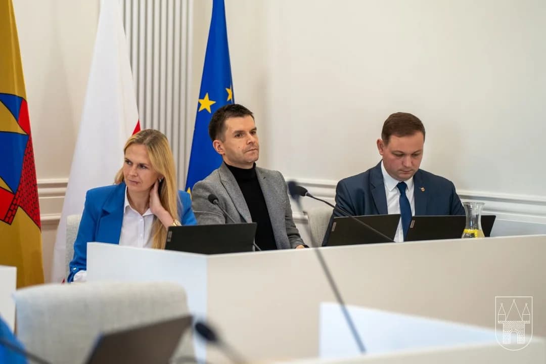Dwa lata rządów - jaką ocenę dają burmistrzowi mieszkańcy, jaką radni? Jest piątka, ale i jedynka...