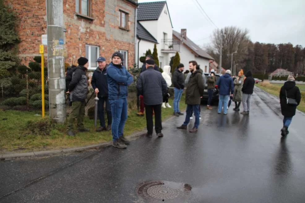 Zebranie w sprawie domniemanej farmy w Witaszycach — zdjęcie 3 z 17