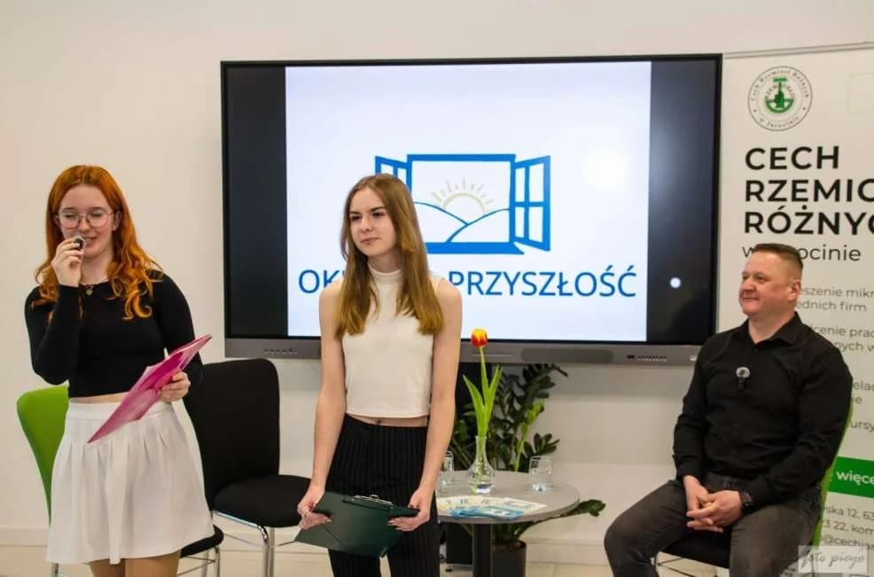 Jarociński licealistki otworzyły „Okno na przyszłość”. Pomagają rówieśnikom [ZDJĘCIA]