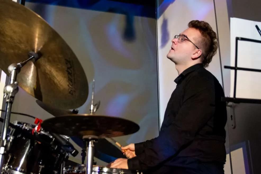 Magiczny koncert w jarocińskiej Kamienicy Kultury. Przed publicznością wystąpił zespół Paula Kostka Quintet — zdjęcie 6 z 20