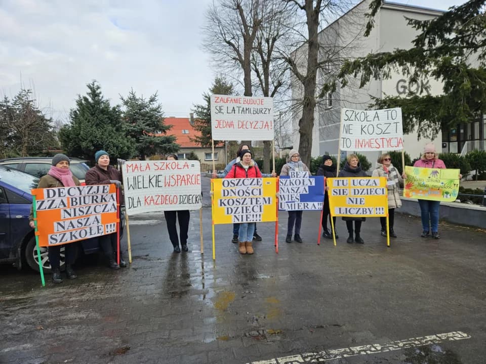 Zgodnie z dokumentem, w przypadku likwidacji szkoły, uczęszczający do niej uczniowie (95 dzieci) będą mieli zapewnioną możliwość kontynuowania nauki w Szkole Podstawowej w Nowym Mieście nad Wartą. Przedszkole (37 dzieci) również funkcjonowałoby w ramach zespołu szkół w Nowym Mieście nad Wartą.