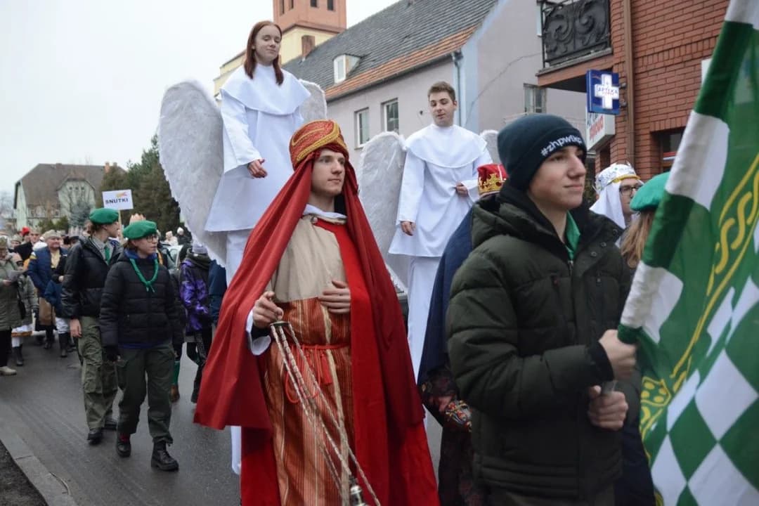 14. Jarocińskie Kolędowanie z Orszakiem Trzech Króli. Najwięcej było przedszkolaków  [ZDJĘCIA]