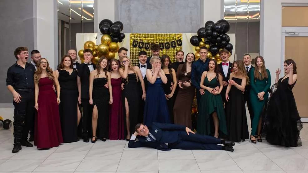Studniówki 2026. Pierwsi bawili się maturzyści z Akademii Dobrej Edukacji [ZDJĘCIA] — zdjęcie 6 z 12