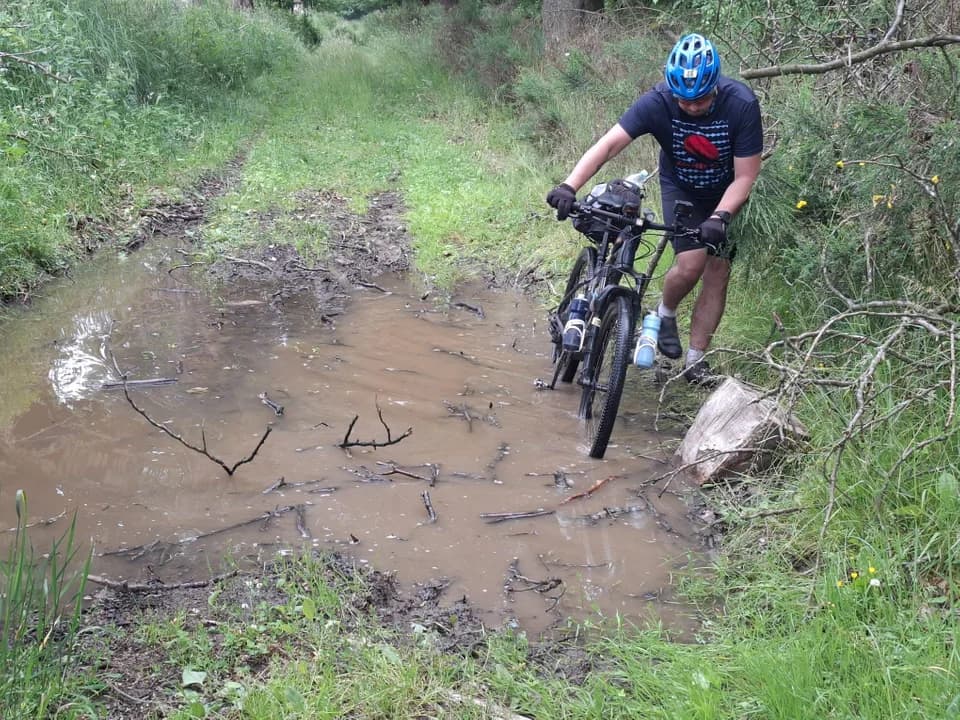Po 37 godzinach i 5 minutach morderczej walki na trasie ultramaratonu Parle Gravel Adventure Race, kolarze zameldowali się na metcie w Kołobrzegu, realizując swoje wyzwanie dla podopiecznych Fundacji „Ogród Marzeń”.