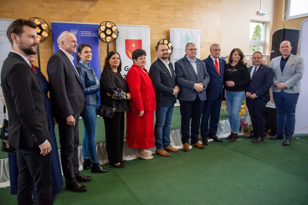 Wielkie tarcie chrzanu w Chrzanie. Przy tarkach stanęło blisko 100 KGW z całej Wielkopolski  [ZDJĘCIA, AKTUALIZACJA]
