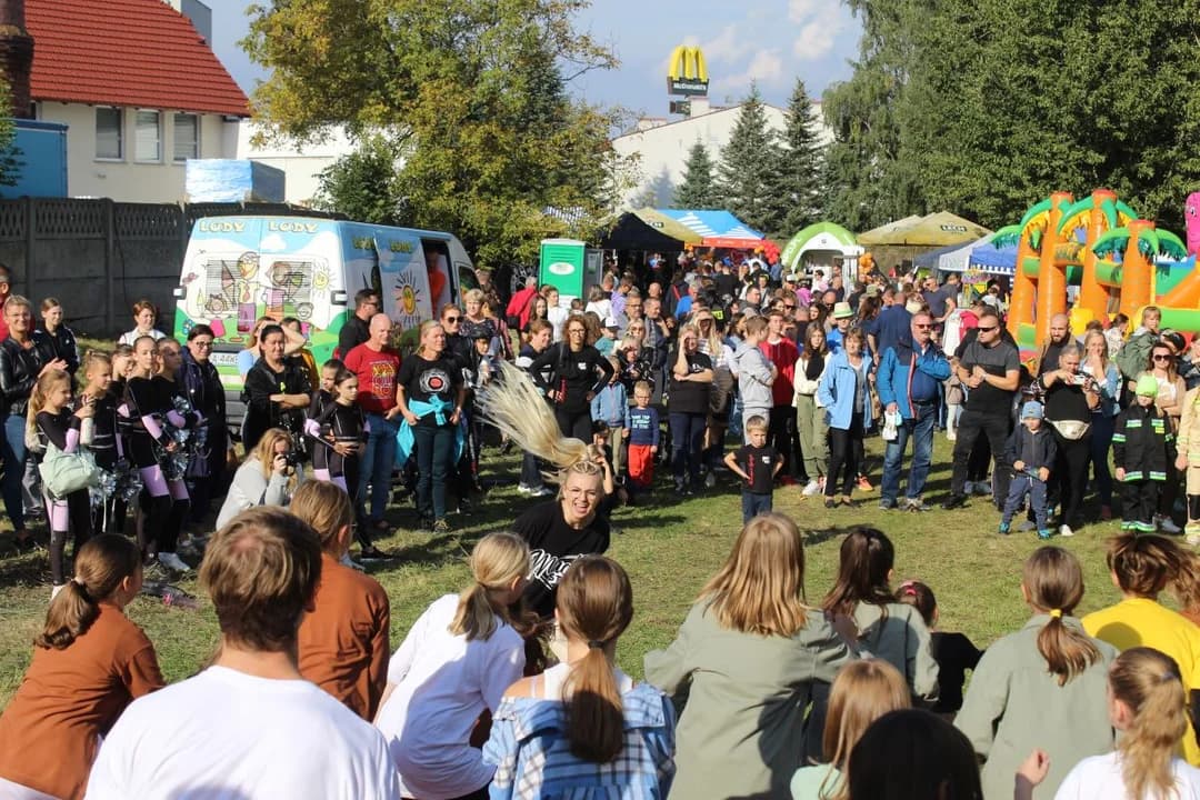 Udany piknik służb mundurowych. Puszki dla Macieja Kaliszaka szybko się zapełniały [ZDJĘCIA]