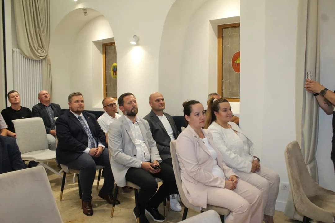 Uroczyste podpisanie umów w konkursie "Pięknieje wielkopolska wieś". Ze słodyczami z herbem Jarocina [ZDJĘCIA] — zdjęcie 5 z 52