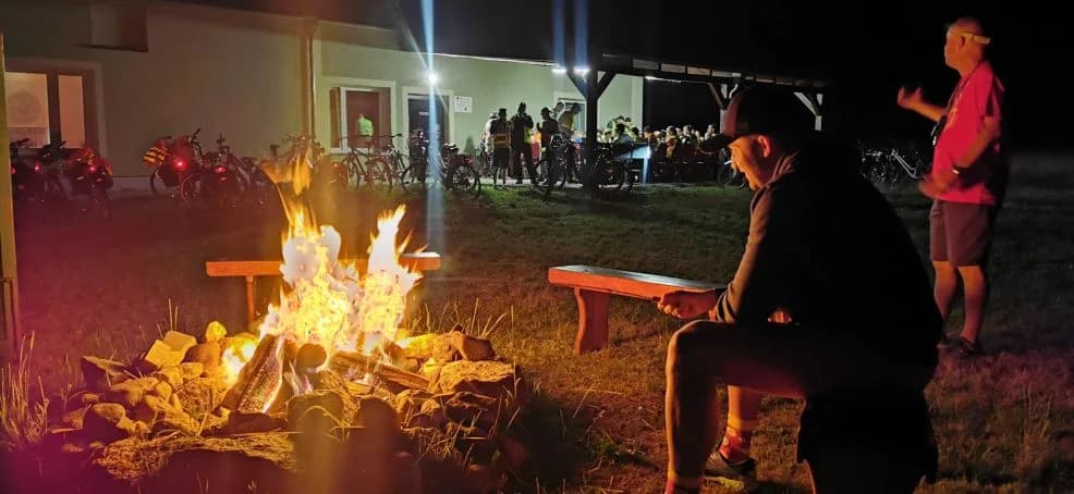 Stowarzyszenie RoweLOVE zorganizowało nocny rajd do Miniszewa [ZDJĘCIA]