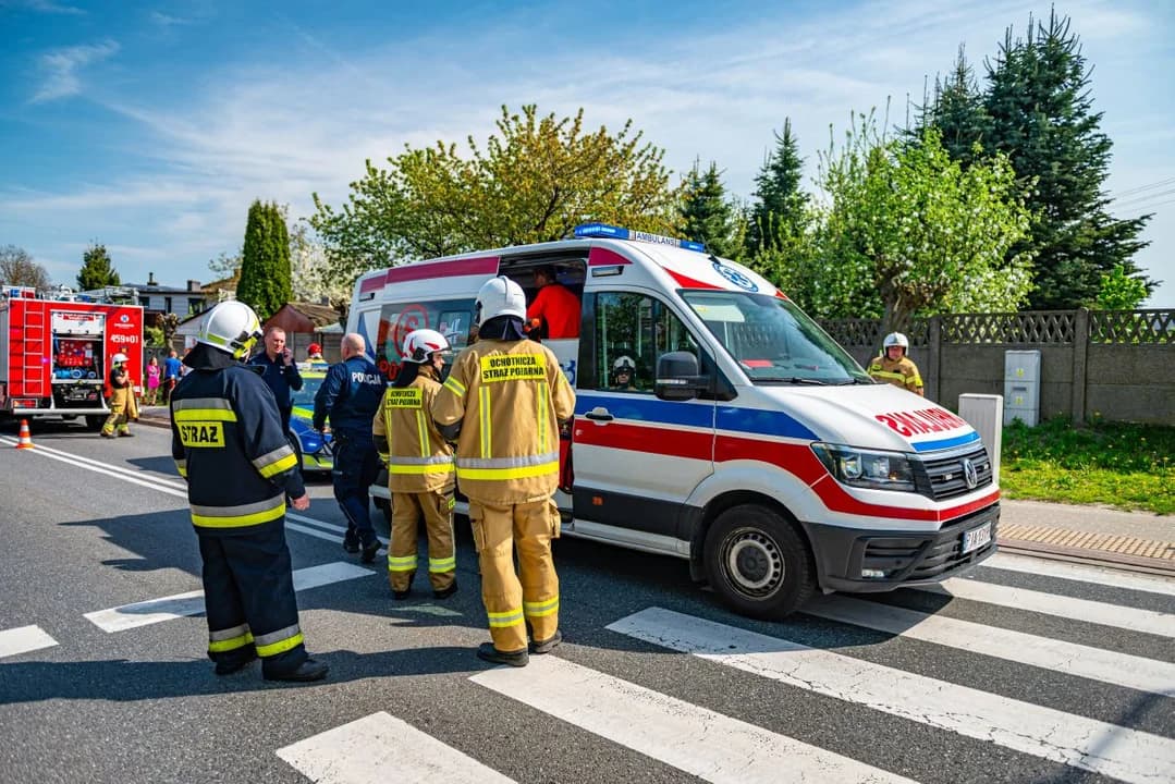 W Wielkanoc strażacy gasili... lodówkę w Witaszycach. W Poniedziałek Wielkanocny volkswagen uderzył w drzewo w Jaraczewie [ZDJĘCIA] — zdjęcie 2 z 25