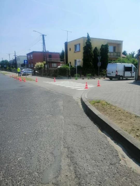 W Książu Wlkp. motorowerzysta uderzył w płot. Kierowca był z powiatu jarocińskiego [ZDJECIA] — zdjęcie 3 z 4