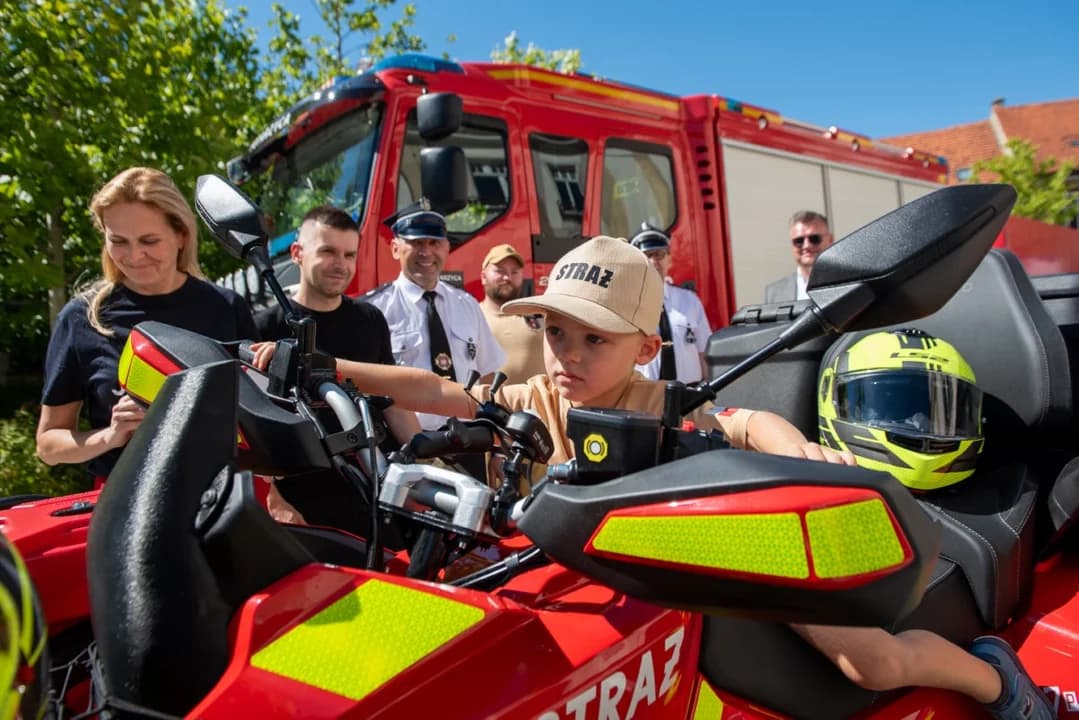 Przekazanie nowego sprzętu dla OSP Potarzyca — zdjęcie 1 z 11