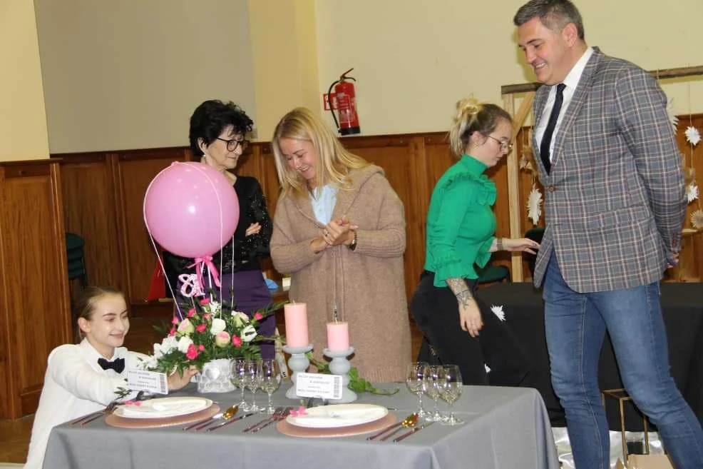 „Stół pięknie nakryty” - konkurs dla szkół gastronomicznych  rozstrzygnięty [ZDJĘCIA]