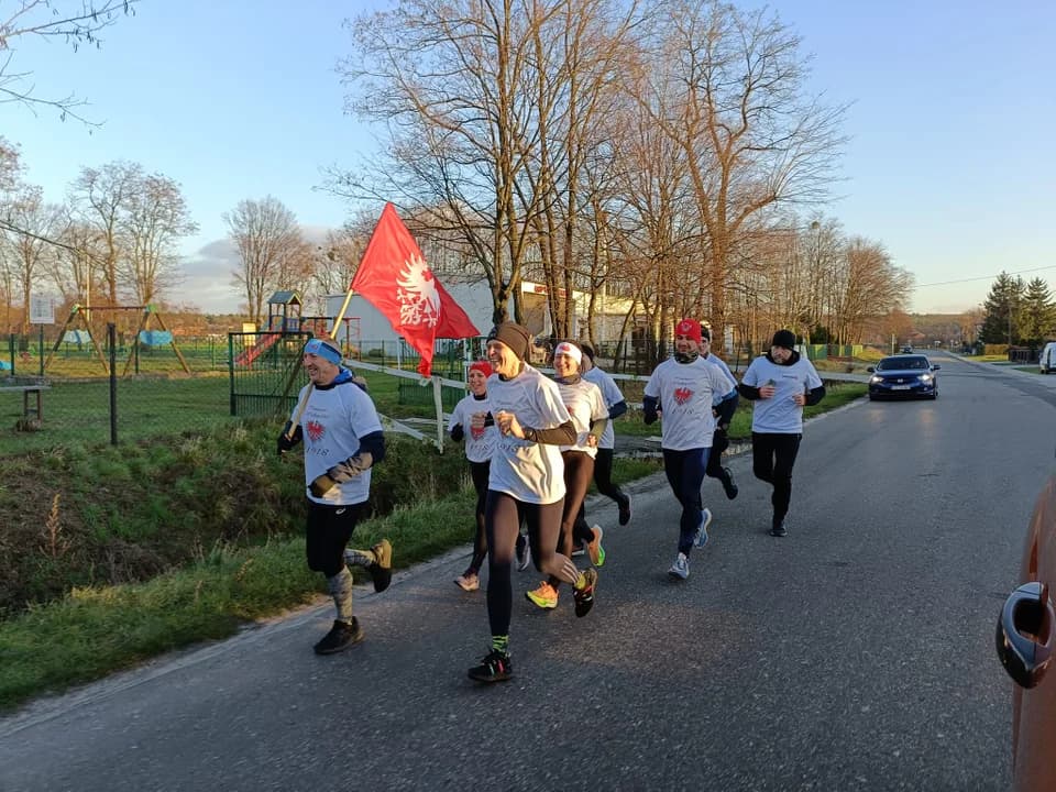Bieg sztafetowy na rocznicę zwycięskiego Powstania Wielkopolskiego w Jarocinie ,,105 km na 105 rocznicę’’
