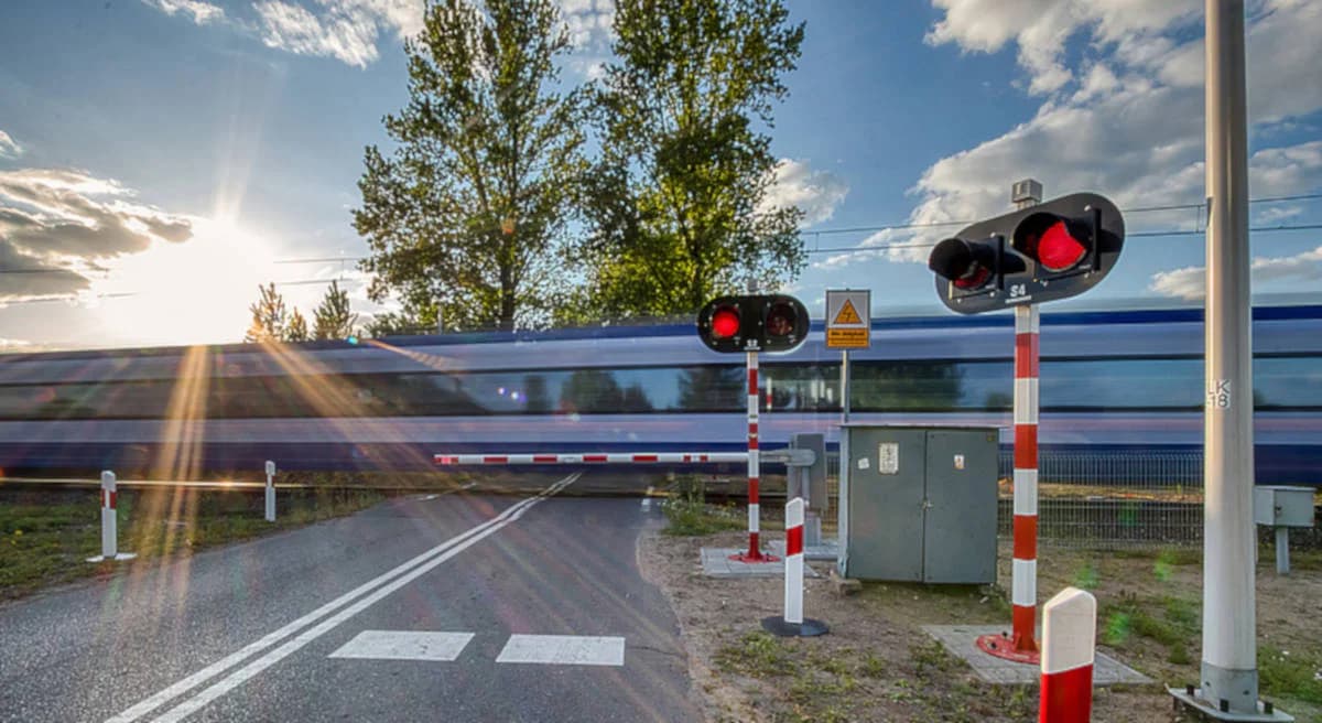 PKP wznawia ruch pociągów na linii Koźmin Wlkp. - Jarocin i apeluje o szczególną ostrożność na przejazdach [ZDJĘCIA]