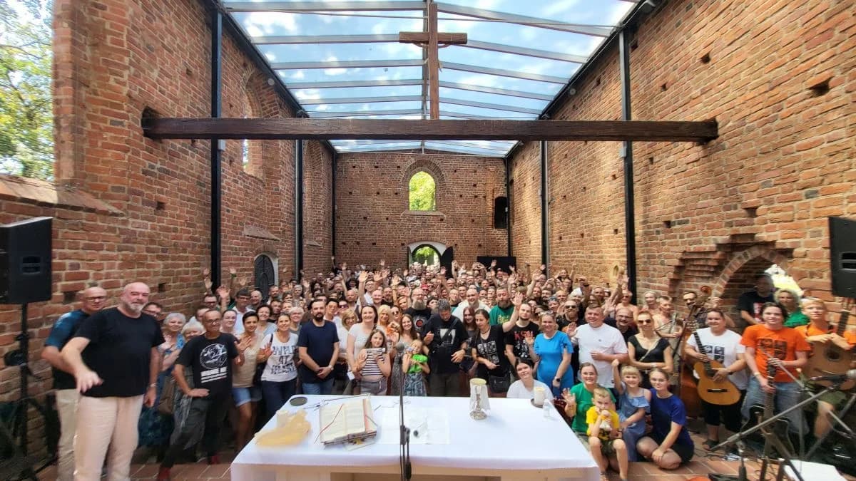 Msza Święta za zmarłych muzyków na Jarocin Festiwal 2024