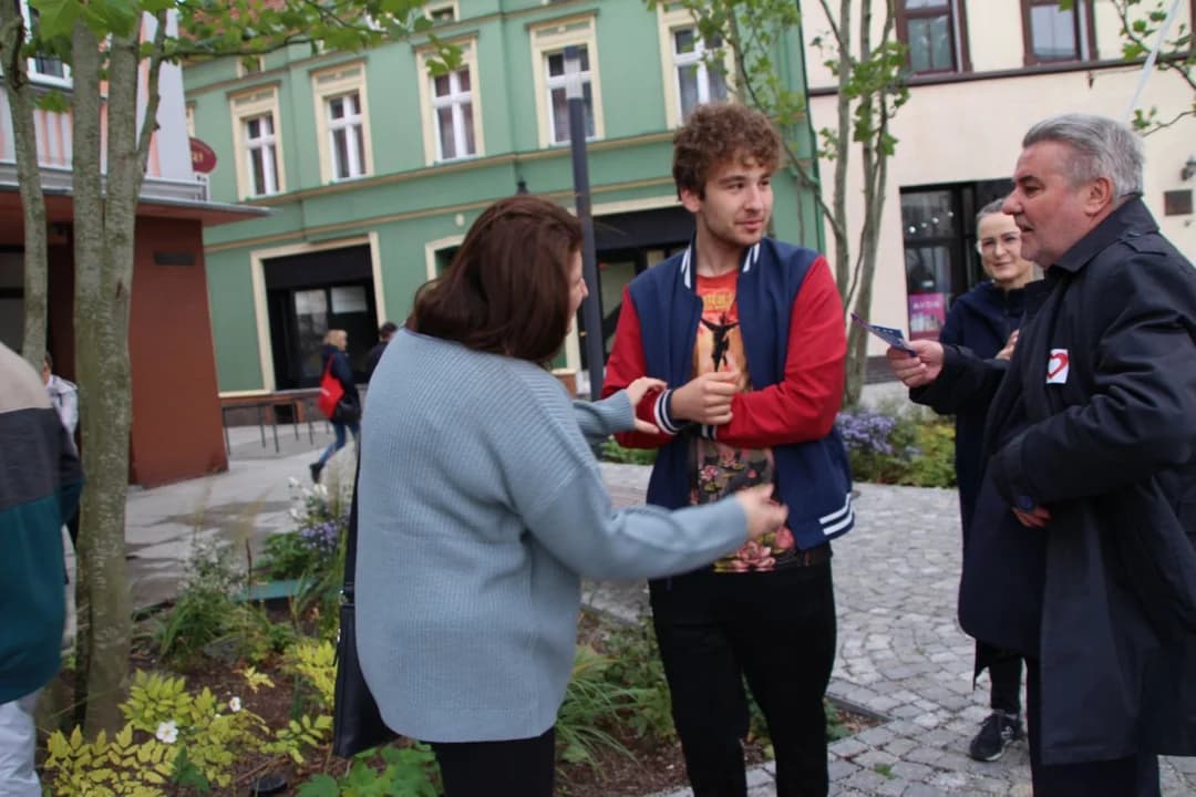 Spacer działaczy i sympatyków KO ulicami Jarocina