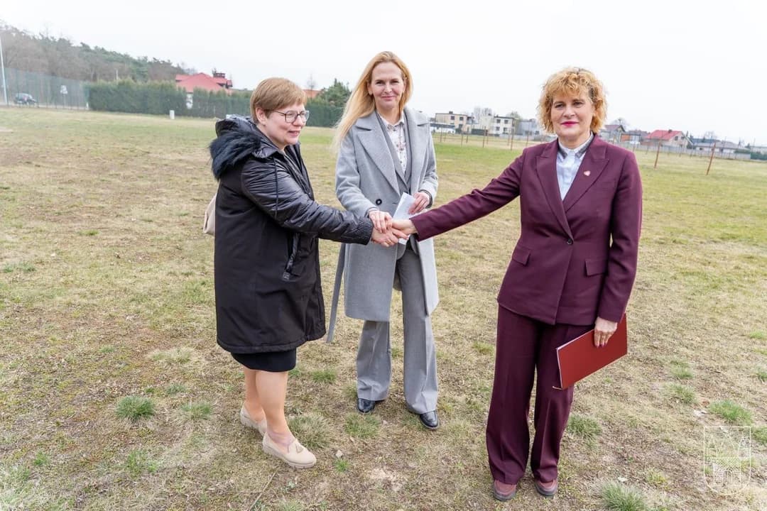 Dwa lata rządów - jaką ocenę dają burmistrzowi mieszkańcy, jaką radni? Jest piątka, ale i jedynka...