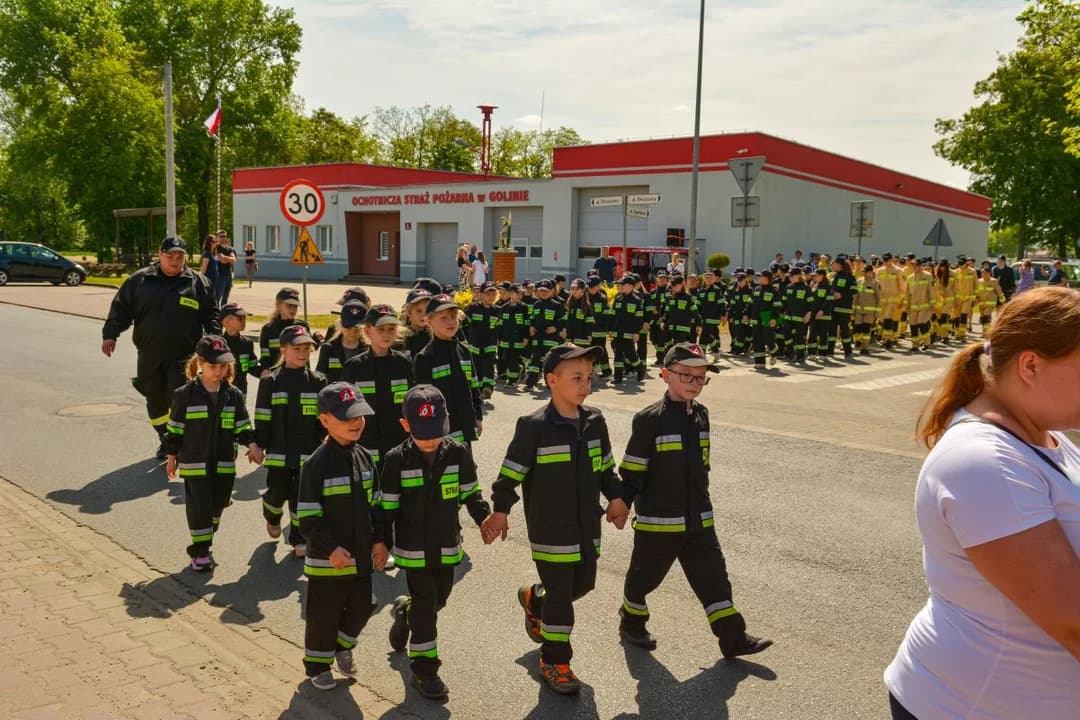 Ślubowanie Młodzieżowych i Dziecięcych Drużyn Pożarniczych w Golinie — zdjęcie 6 z 106