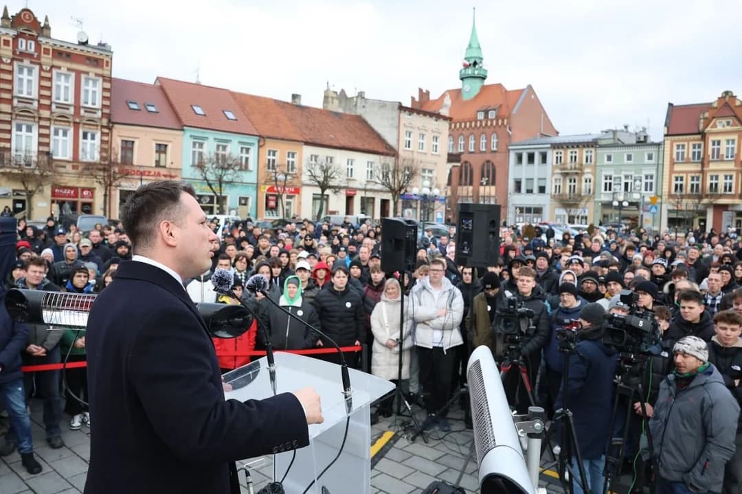 Do Jarocina przyjedzie kolejny kandydat na prezydenta, tym razem Sławomir Mentzen [ZDJĘCIA] — zdjęcie 4 z 15
