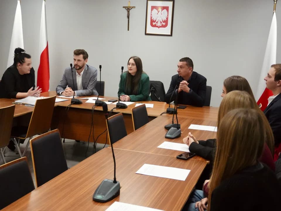 W gminie Kotlin trwa przyjmowanie zgłoszeń kandydatów do Młodzieżowej Rady Gminy. Należy nagrać filmik i przedstawić swoje pomysły na działanie. Zostały ostatnie dni, by to zrobić.