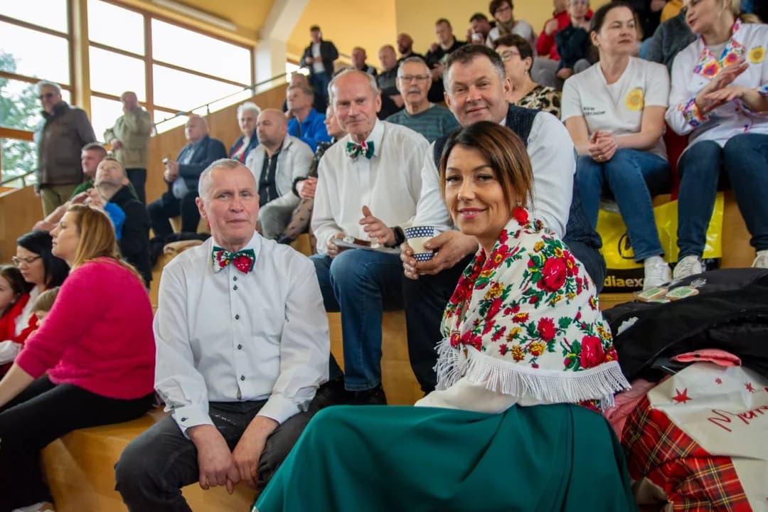 Wielkie tarcie chrzanu w Chrzanie. Przy tarkach stanęło blisko 100 KGW z całej Wielkopolski  [ZDJĘCIA, AKTUALIZACJA]