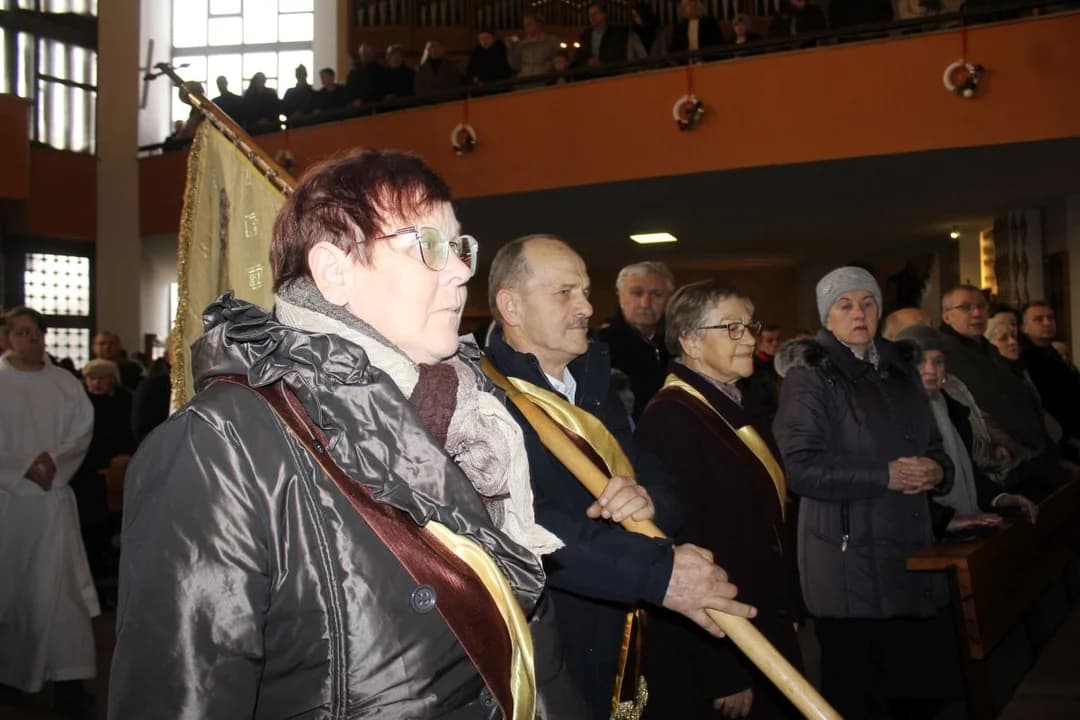 Franciszkanie w Jarocinie rozpoczęli świętowanie 90-lecia z biskupem kaliskim — zdjęcie 4 z 122