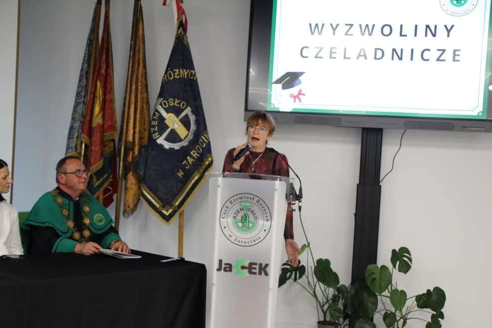 W Jarocinie odbyła się uroczysta ceremonia Wyzwolin Czeladniczych, czyli przejścia z ucznia na czeladnika [ZDJĘCIA, SONDA]