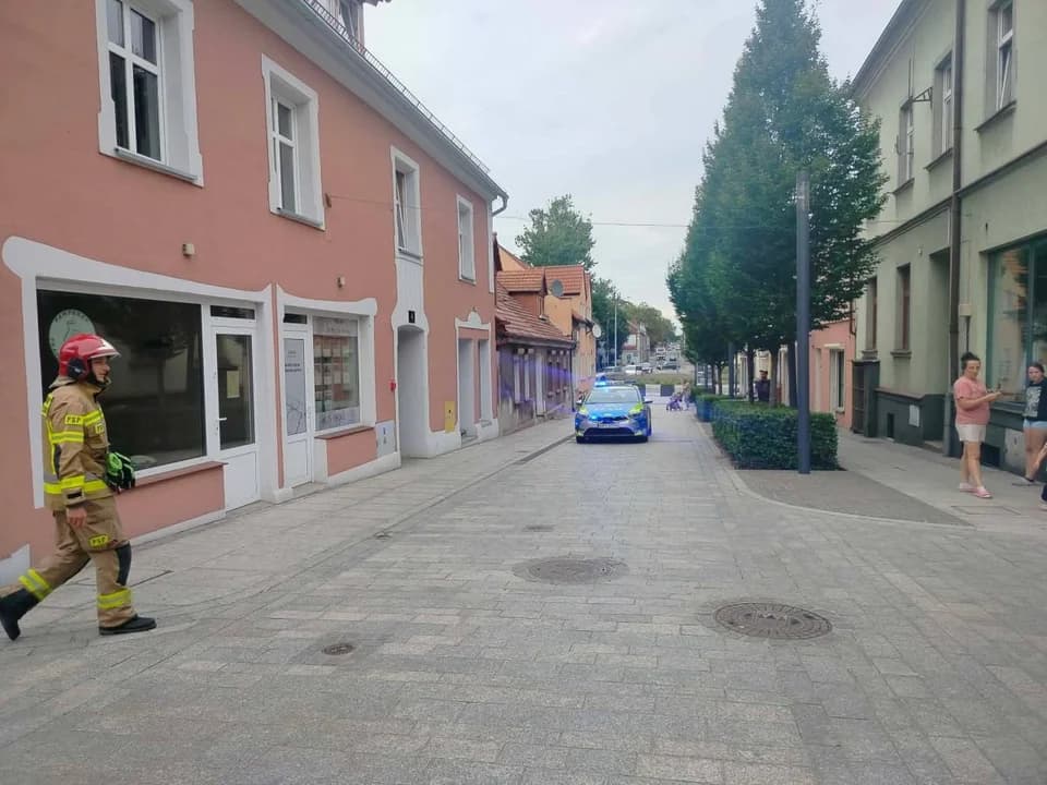 W Jarocinie miała miejsce akcja gaszenia butli z gazem — zdjęcie 3 z 4