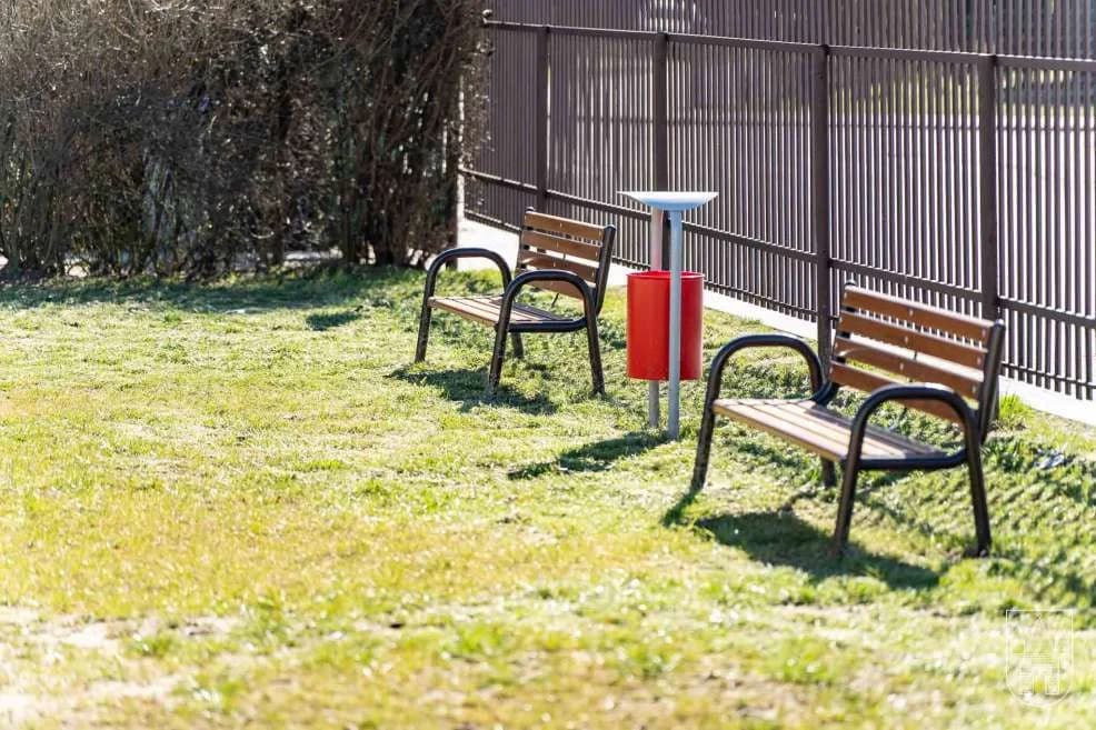 Plac zabaw przy Zespole Szkół nr 4 w Jarocinie już otwarty — zdjęcie 5 z 14