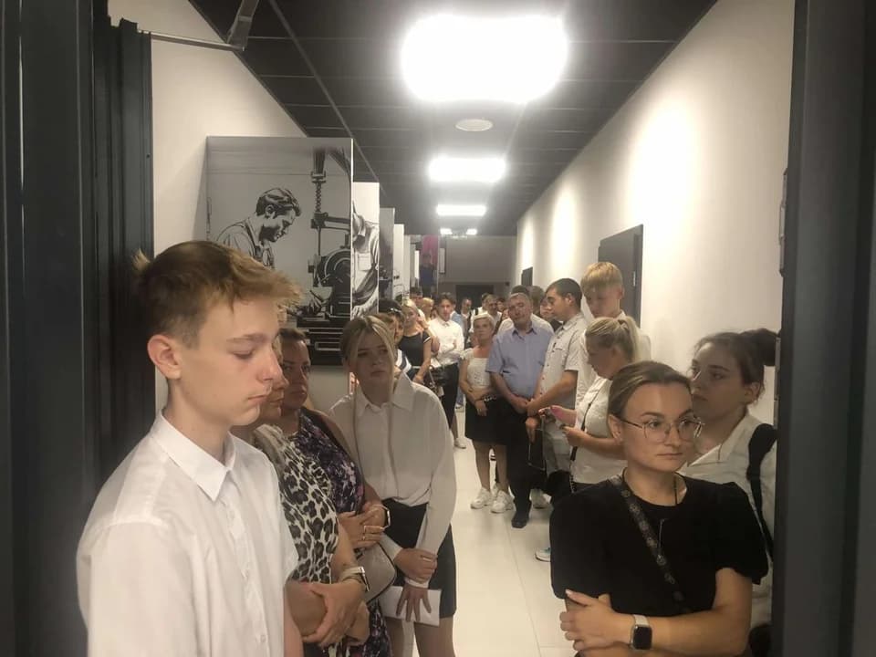 Uczniowie podpisywali umowy z pracodawcami. Pierwszy raz w Jarocińskim Centrum Edukacji i Kariery [ZDJĘCIA] — zdjęcie 5 z 62