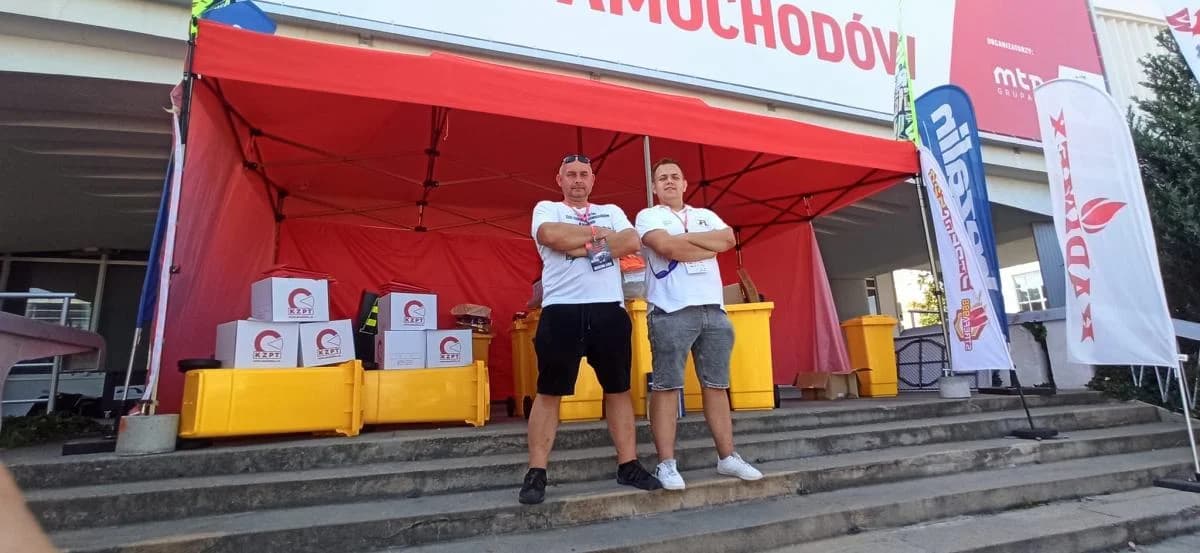 Dali czadu na VI Ogólnopolskim Zlocie Czerwonych Samochodów w Poznaniu