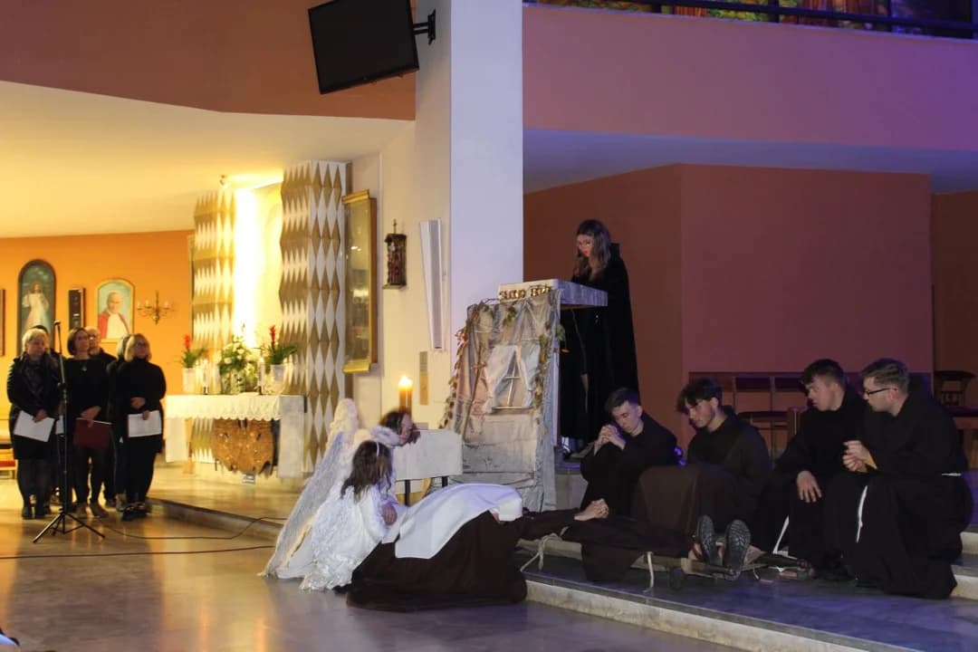 Błogosławieństwo zwierząt po raz drugi na na odpuście u franciszkanów w Jarocinie — zdjęcie 3 z 73