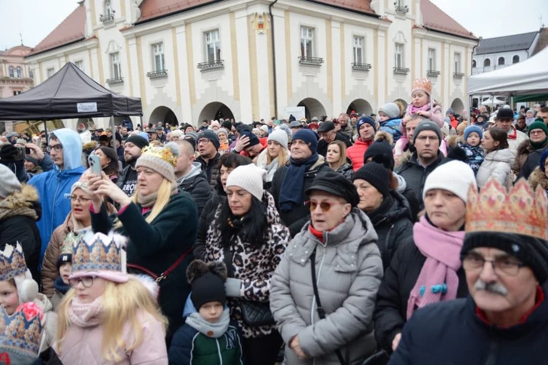 14. Jarocińskie Kolędowanie z Orszakiem Trzech Króli. Najwięcej było przedszkolaków  [ZDJĘCIA]
