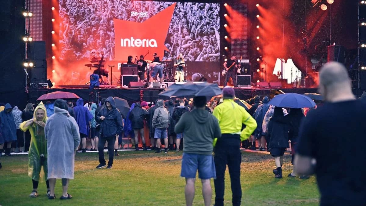 Tak bawiliście w błocie i deszczu podczas pierwszego dnia Jarocin Festiwal 2026