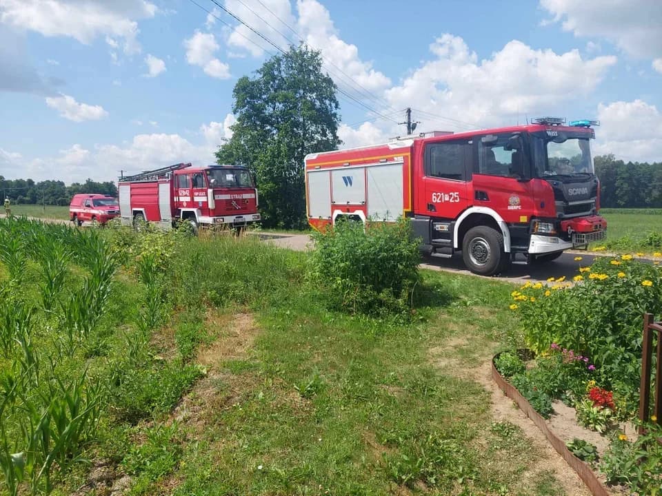 W poniedziałek, 26 czerwca, w miejscowości Bombalice (woj. mazowieckie) motocyklista z nieznanych przyczyn nie zatrzymał się na skrzyżowaniu, by ustąpić pierwszeństwa innym pojazdom, przejechał przez drogę poprzeczną i uderzył w głaz znajdujący się w obrębie drogi. Młody mężczyzna nie miał kasku, zginął na miejscu.