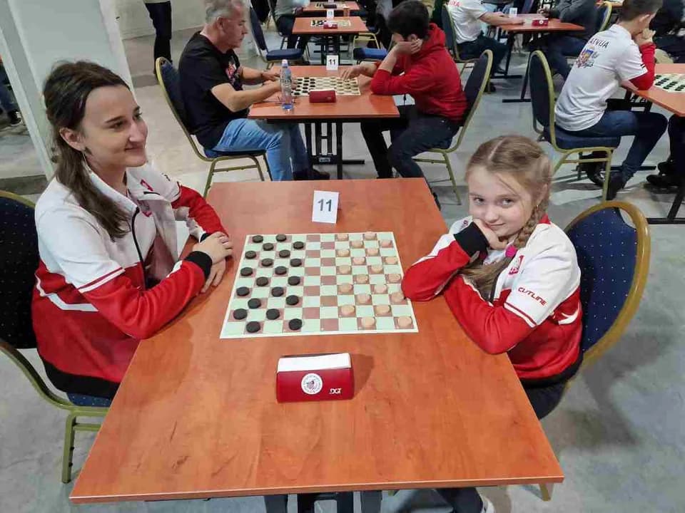 Komorzanka na XII Mistrzostwach Świata Kobiet w warcabach 100-polowych w grze aktywnej — zdjęcie 2 z 3