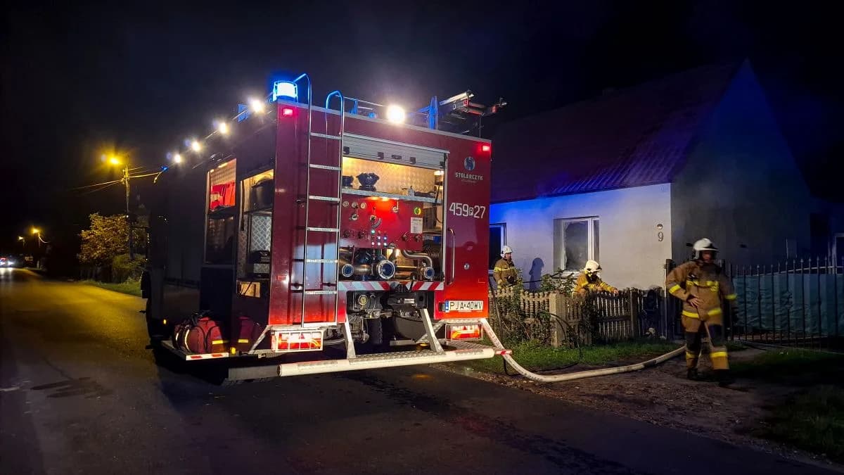 We wtorkowy wieczór palił się dom na ulicy Sadowej w Jarocinie — zdjęcie 2 z 10
