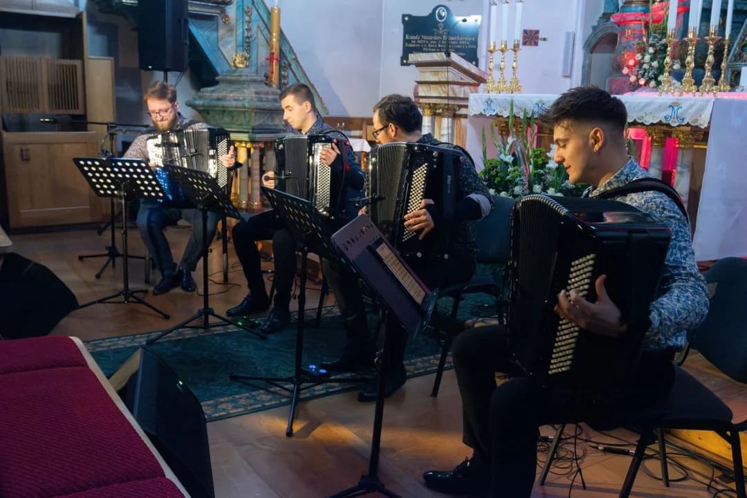 Na koncercie rozpoczynającym festiwal w Kotlinie wystąpił Gdański Kwartet Akordeonowy — zdjęcie 3 z 83