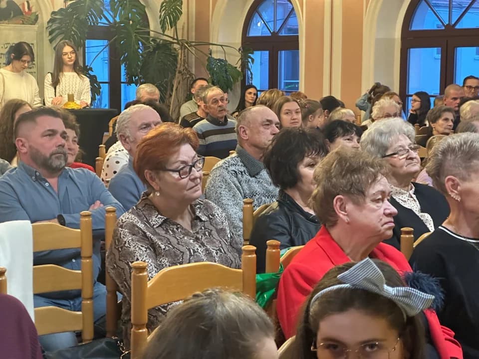 Wnuki pochwaliły się talentami, a dziadkowie świętowali! — zdjęcie 4 z 8