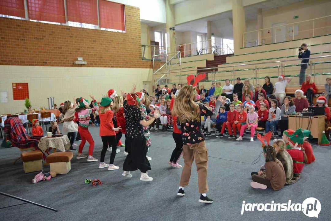 Wyjątkowe Mikołajki w Szkole Podstawowej nr 2 w Jarocinie [ZOBACZ ZDJĘCIA] — zdjęcie 4 z 119