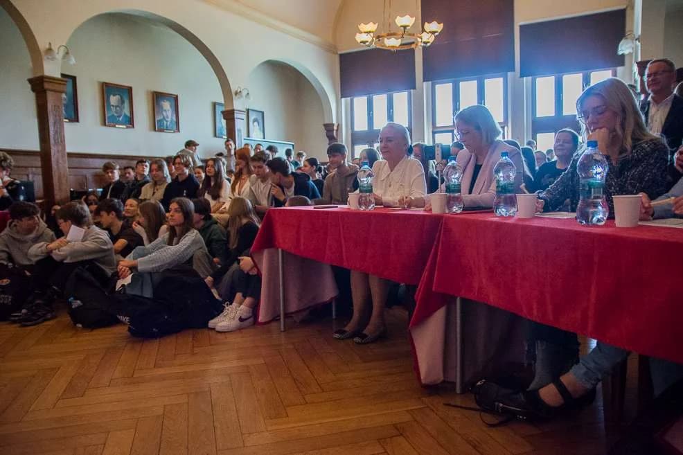 Konkurs Piosenki Obcojęzycznej w Liceum Ogólnokształcącym w Jarocinie — zdjęcie 5 z 60