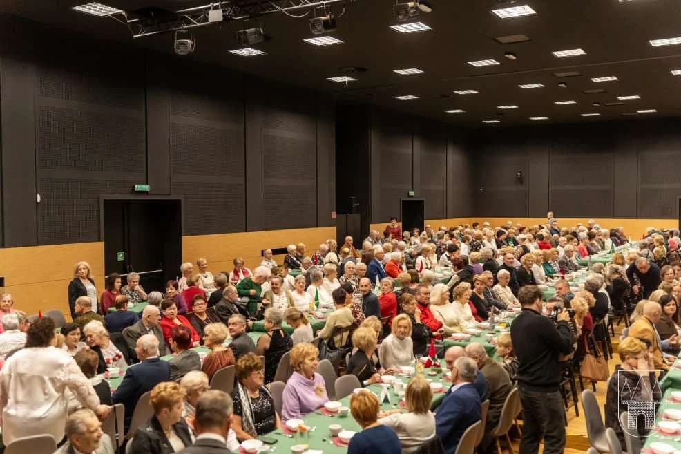 Blisko 350 osób usiadło przy wigilijnym stole w JOK-u [ZDJĘCIA]
